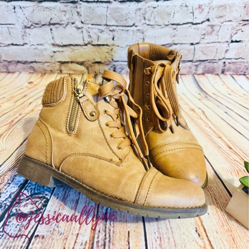 Via Pinky | Tan Women's Laced Ankle Boots 7